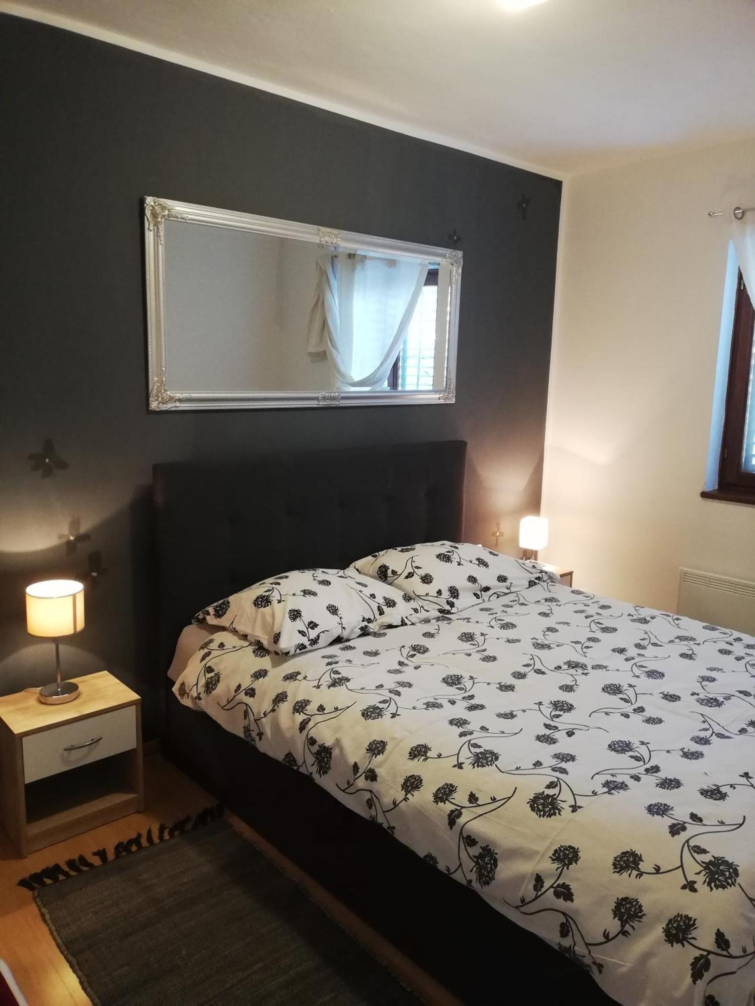 Apartments Poretti For 2,In Center Parking Free In The Yard,6 Min Beach Walk Rovinj Eksteriør billede
