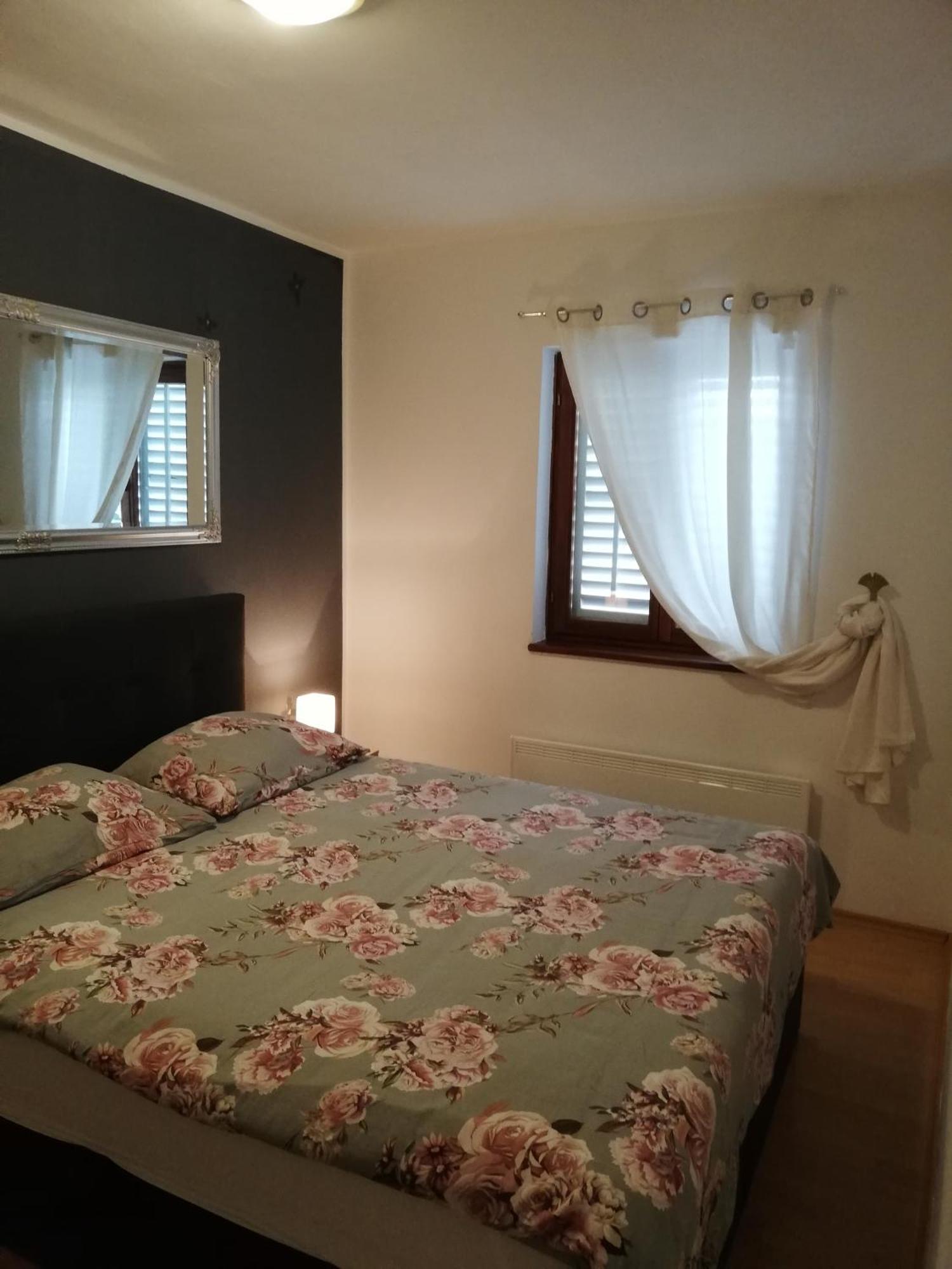 Apartments Poretti For 2,In Center Parking Free In The Yard,6 Min Beach Walk Rovinj Eksteriør billede